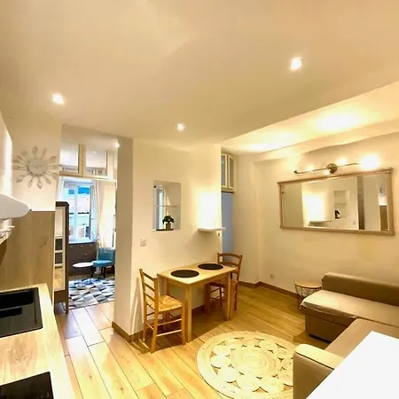 Bel Appartement Place Du Pin
